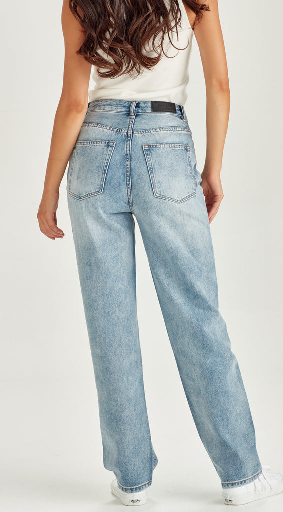 blue boyfriend jean